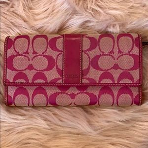 Coach Signature C Tri Fold Wallet- Pink!!